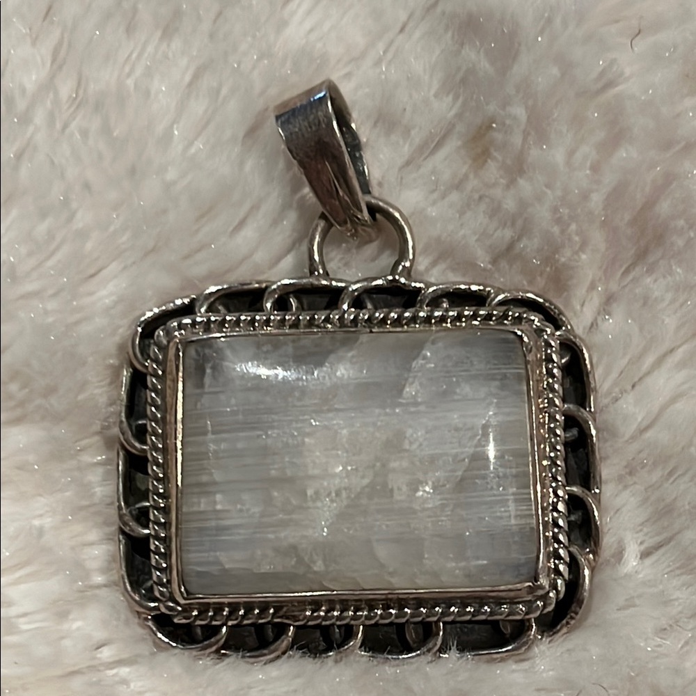 NWOT Bali Moonstone & Silver Pendant
